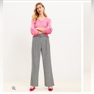LOFT Belted Wide Leg Pants in Houndstooth
Size 14 regular. NWT